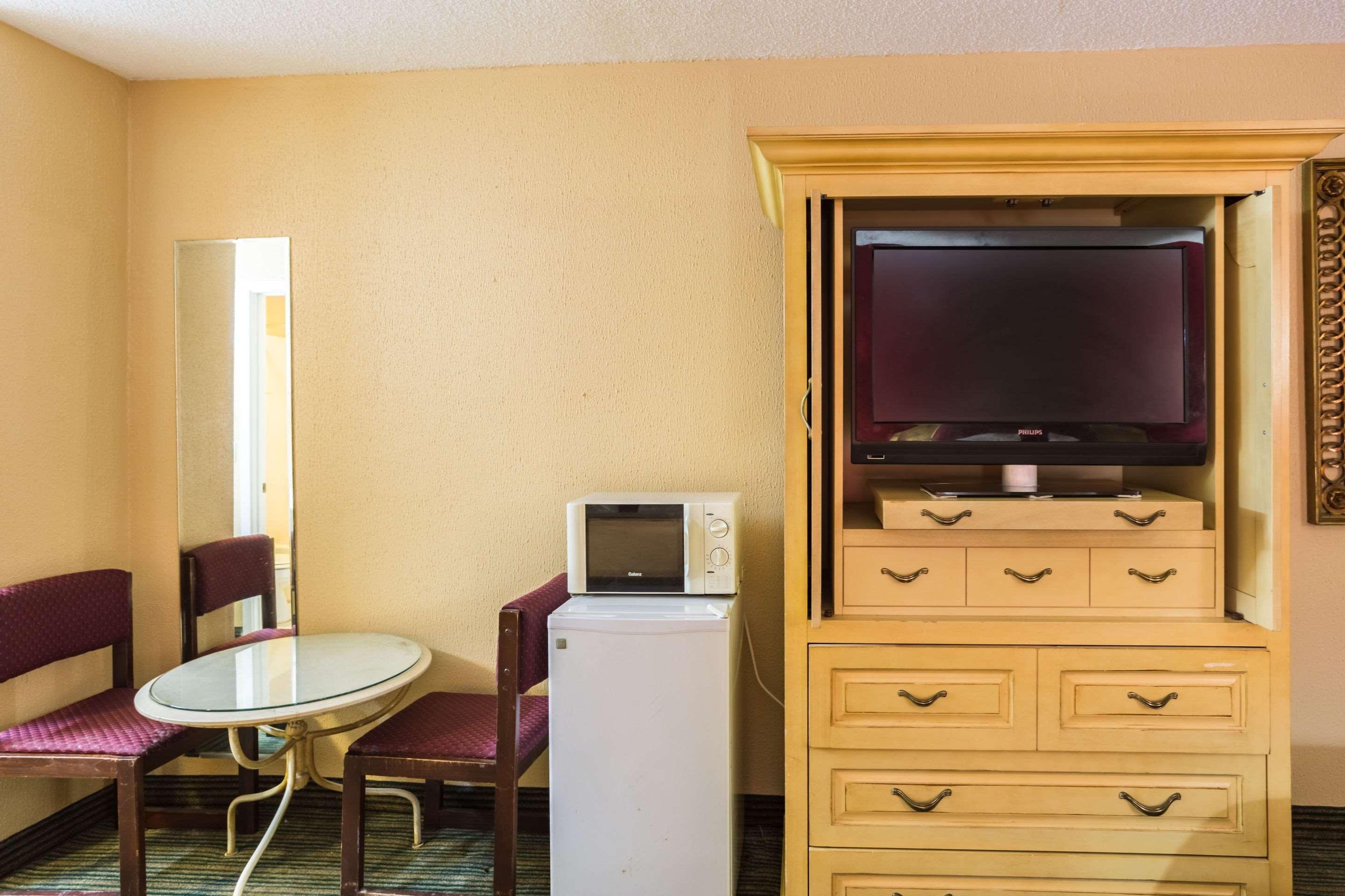 Rodeway Inn Hazlehurst Екстер'єр фото
