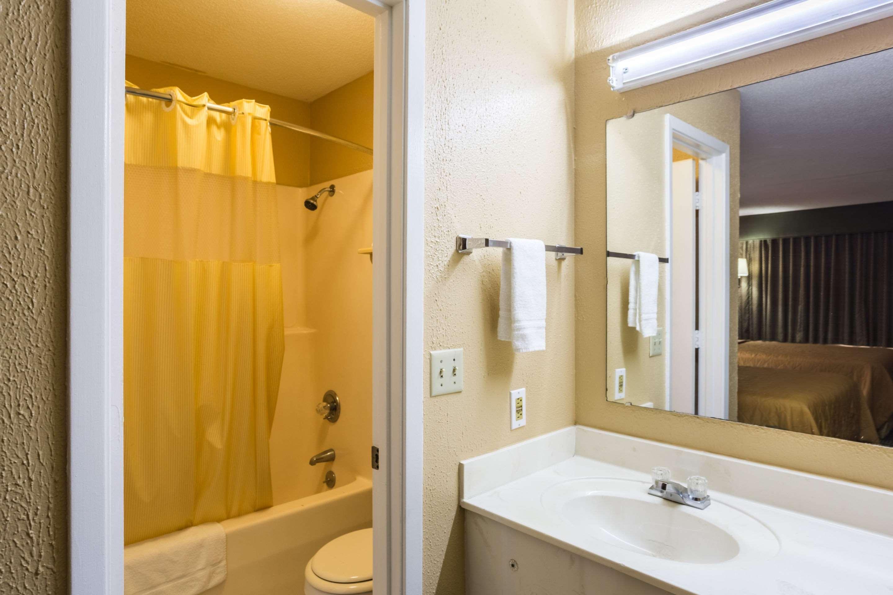 Rodeway Inn Hazlehurst Екстер'єр фото